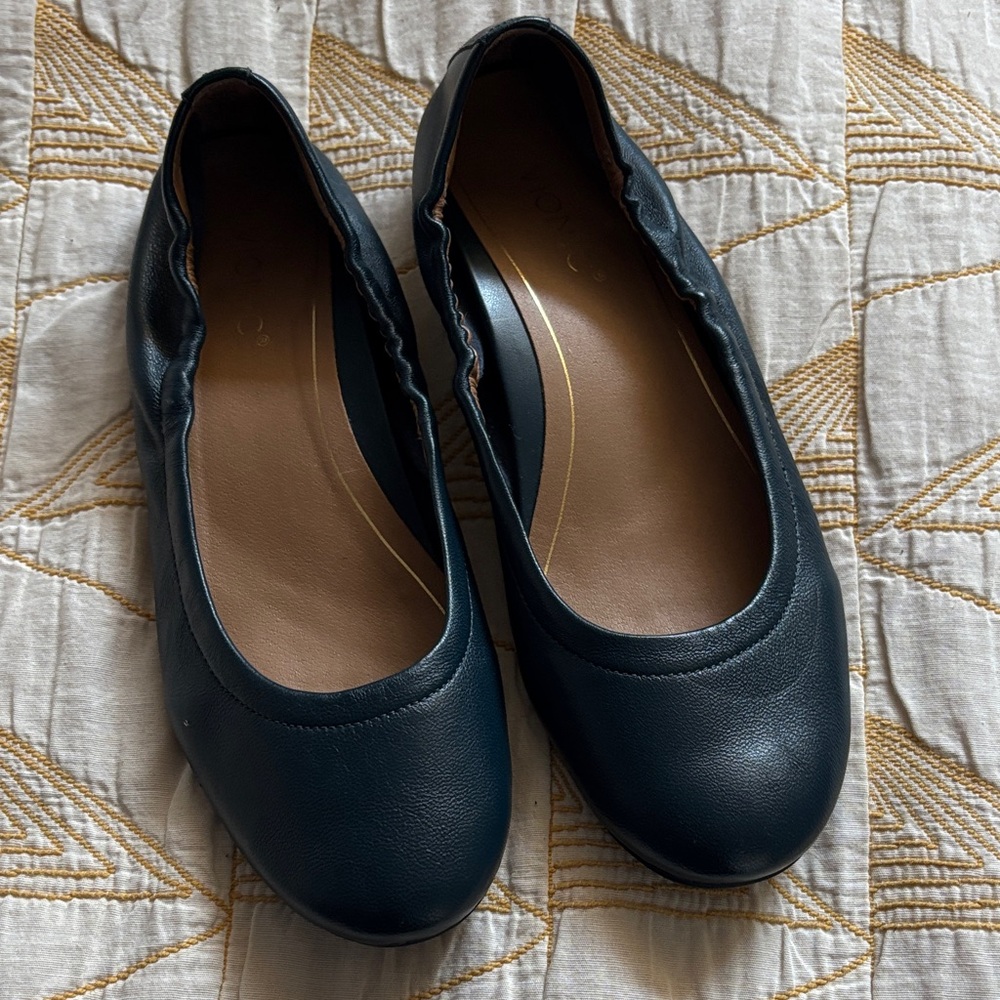 Vionic Black Leather Slip-On Ballet Flats